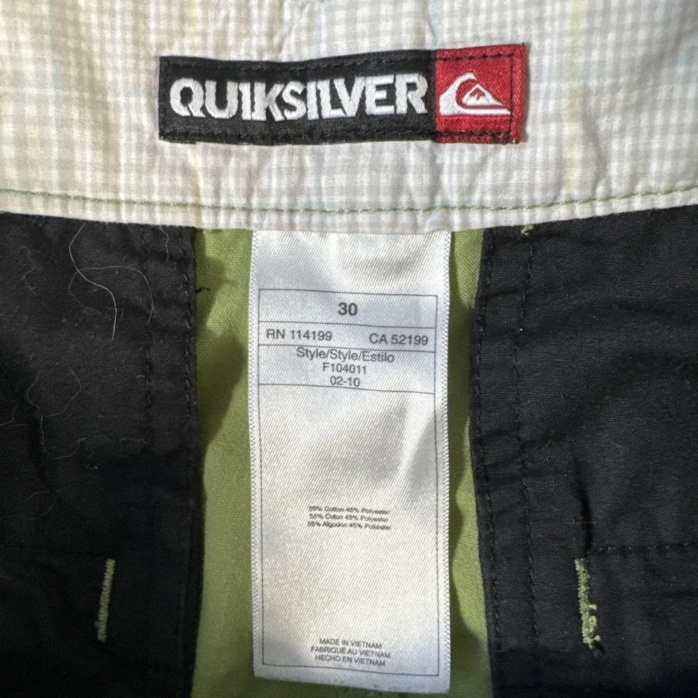 Quiksilver Men's 30‎ Green Skate Surf Chino Shorts Y2K 2010 Streetwear